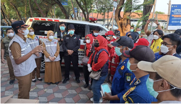 PMI Banten Salurkan Ribuan Masker untuk Lindungi Masyarakat dari Abu Vulkanik