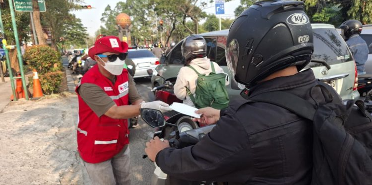 Antisipasi Abu Vulkanik Gunung Anak Krakatau, PMI Banten Salurkan Ratusan Ribu Masker