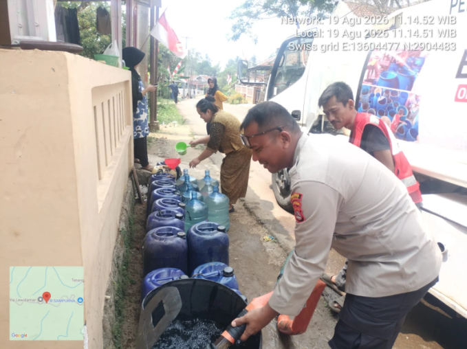 PMI Provinsi Banten Bersama Satpol PP dan Polsek Leuwidamar Salurkan Bantuan Air Bersih untuk 1.200 KK di Desa Nayagati