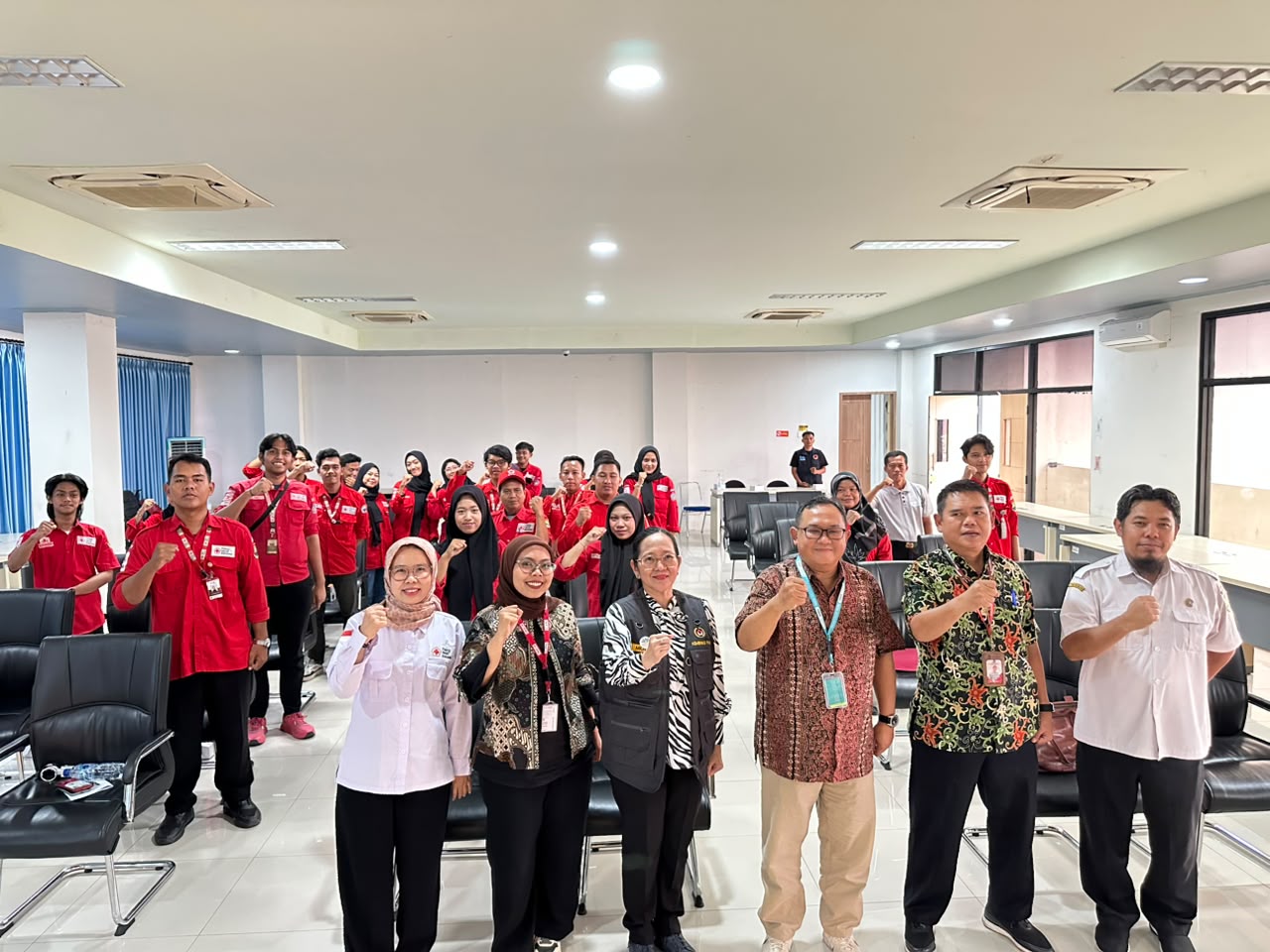 Palang Merah Indonesia atau PMI Banten menggelar kegiatan Sharing Session bertema “Inovasi Peringatan Dini Bahaya Hidrometeorologi melalui Open River Cam dan Automatic Weather Station di PMI Kota Sukabumi.”